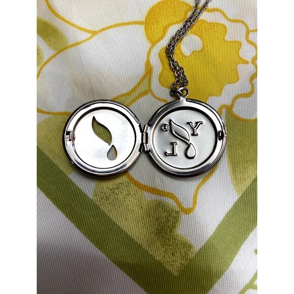 YOUNG LIVING ESSENTIAL OIL PENDANT NECKLACE - Picture 4 of 4